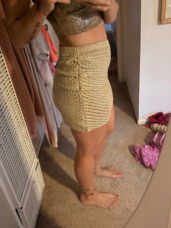 Meshki Metallic Gold Ruched Mini Skirt crochet - Picture 3 of 5